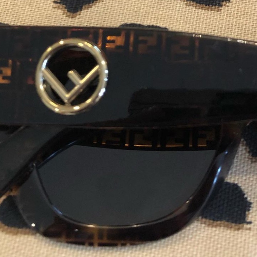 Fendi Sunglasses - Picture 3 of 4